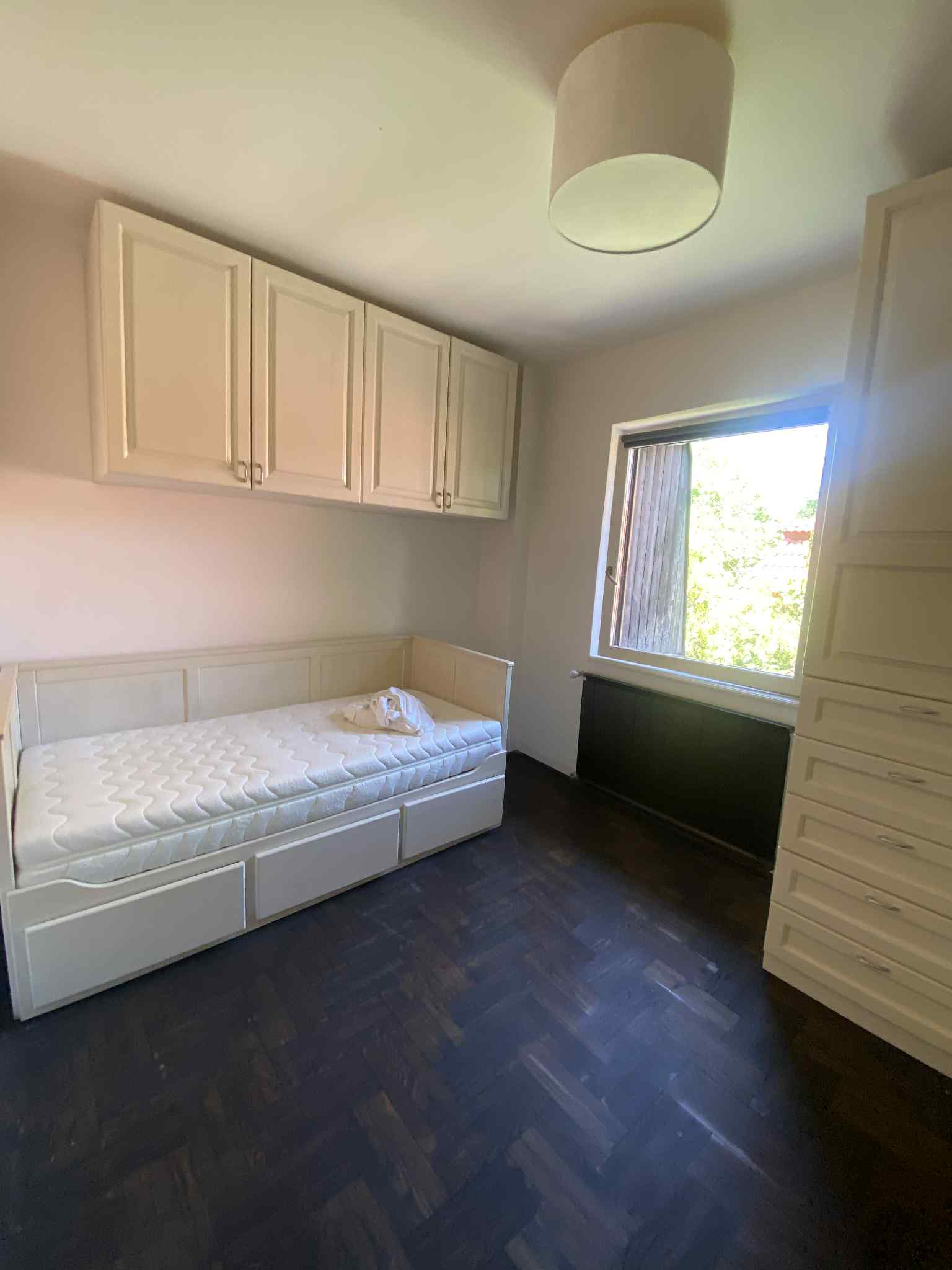 single bed room