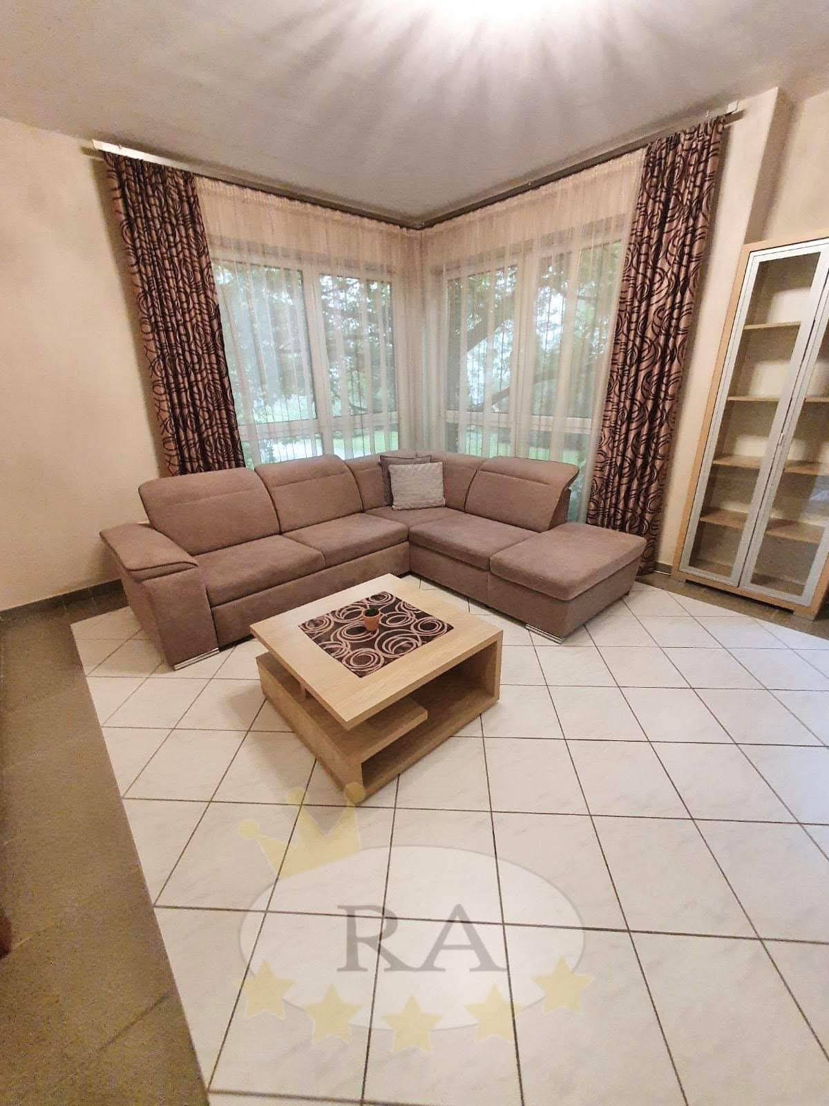Modern 2-Bedroom Flat for Girls — Komlósy 62